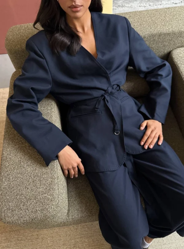 Класичний костюм-двійка — синій - Зображення 2