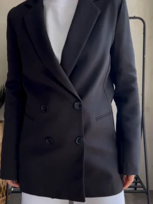 Базовий жакет – чорний