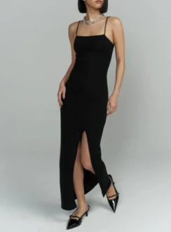 Сукня з розрізом — чорна