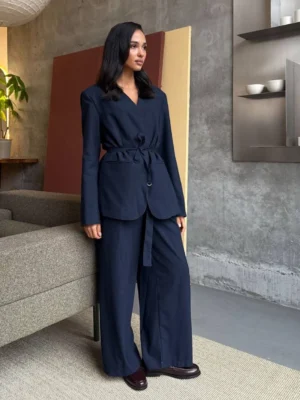 Класичний костюм-двійка — синій