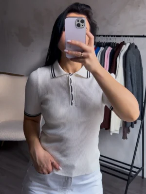 Поло–футболка в рубчик — білий