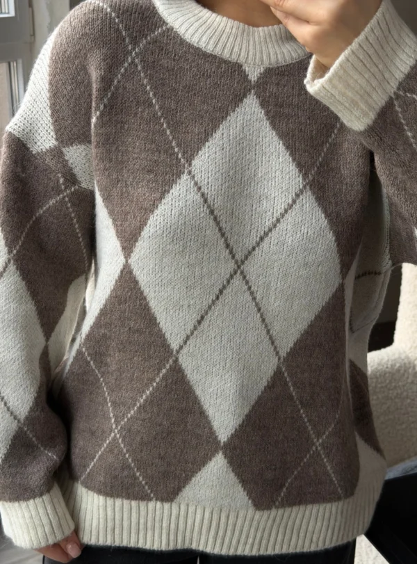 Светр ромб — бежевий - Зображення 4