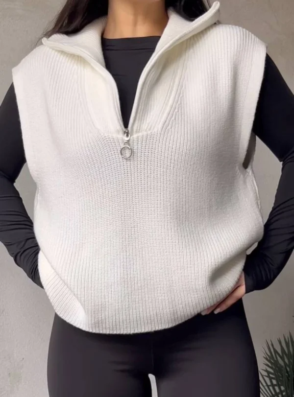 Вʼязаний жилет – молочний