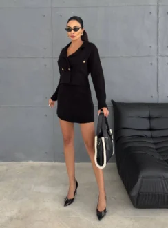 Костюм–двійка з золотими ґудзиками — чорний