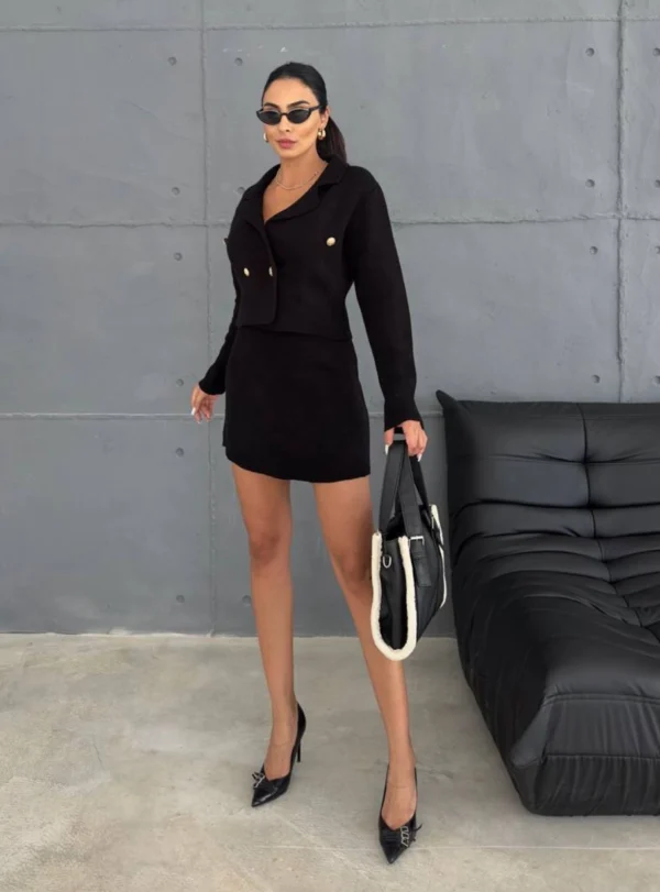 8748438 Костюм–двійка з золотими ґудзиками — чорний