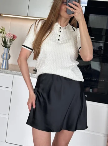 Коротка спідниця з сатину — чорний
