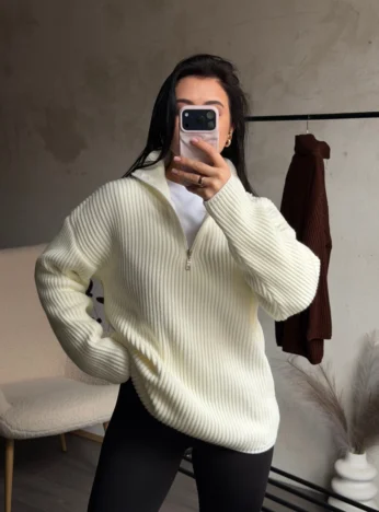 Пуловер подовжений на короткій застібці — молочний