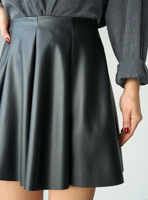 Шкіряна (кльош) спідниця — чорний - Зображення 2