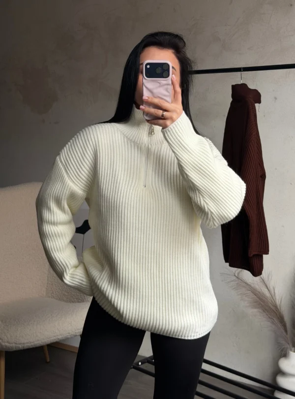 Пуловер подовжений на короткій застібці — молочний