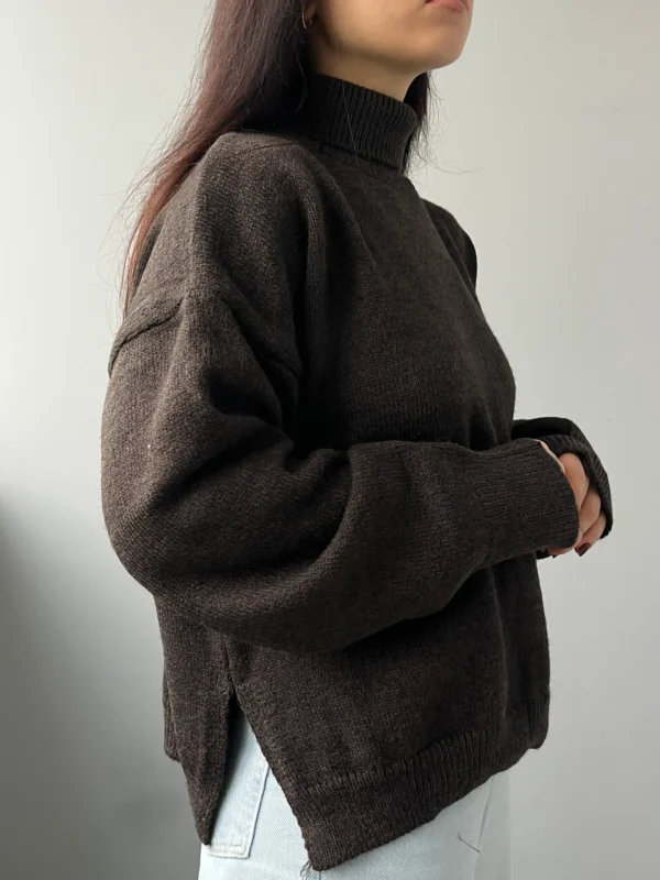 Базовий гольф (Светр з горловиною) — коричневий