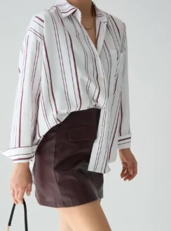 Біла сорочка в бордову смужку