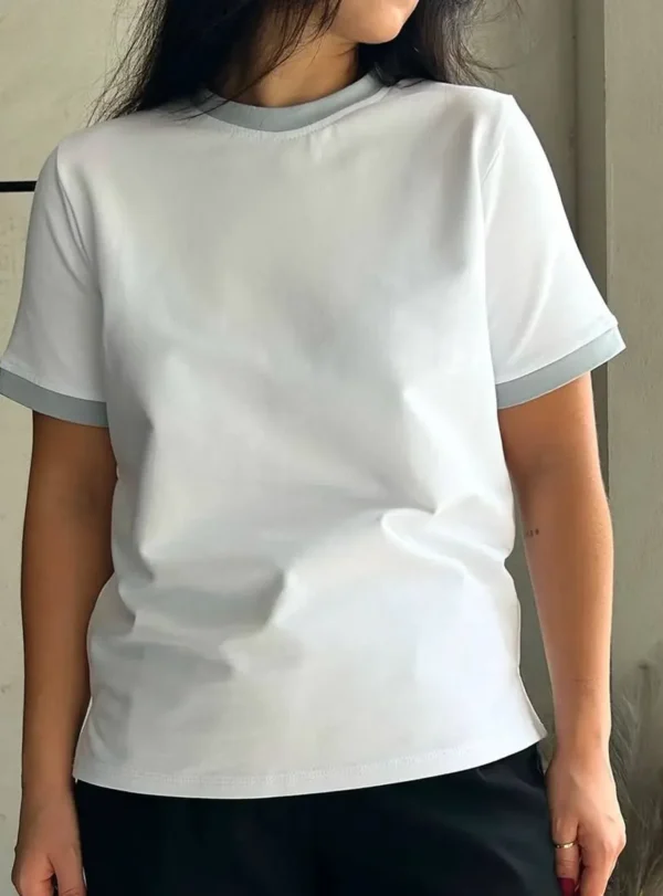 Футболка з сірим кантом — білий