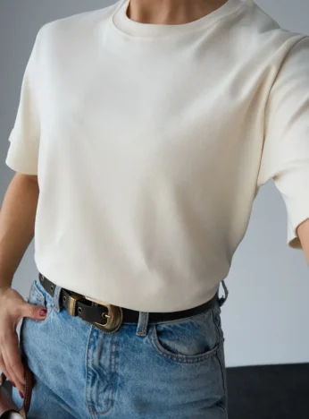 Футболка — молочний