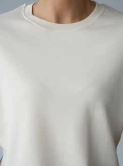 Футболка — молочний