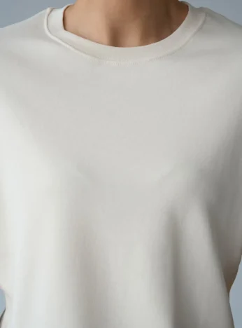 Футболка — молочний