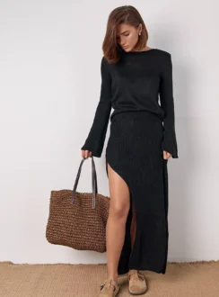 Костюм: довга спідниця + светр — чорний