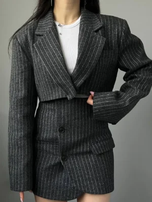 Костюм-двійка у смужку – темно-сірий