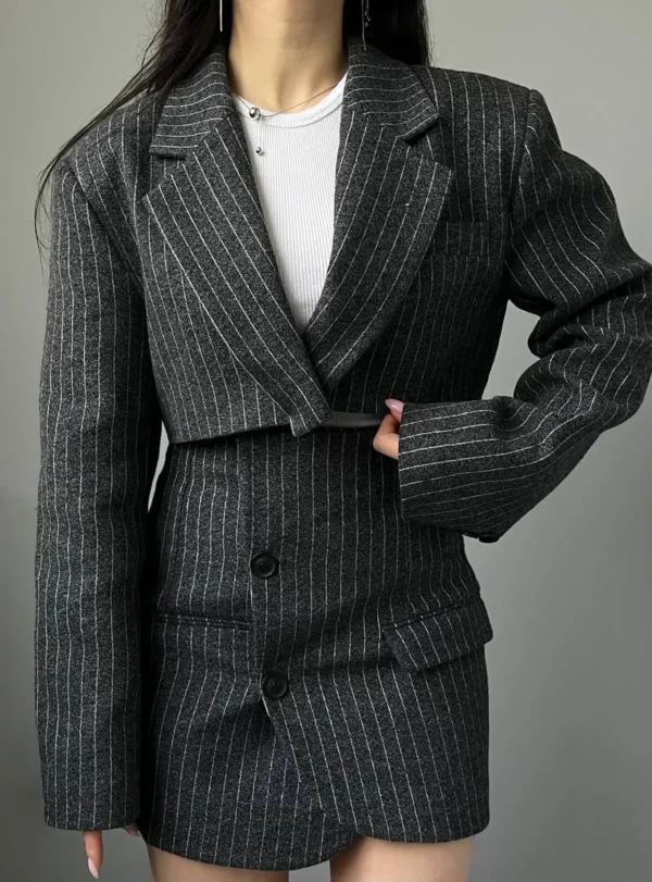 Костюм-двійка у смужку – темно-сірий