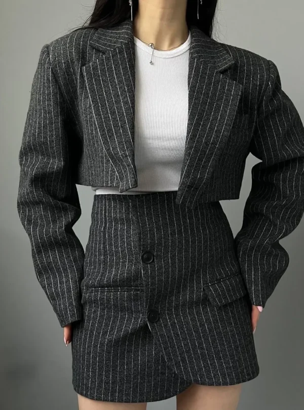 Костюм-двійка у смужку – темно-сірий