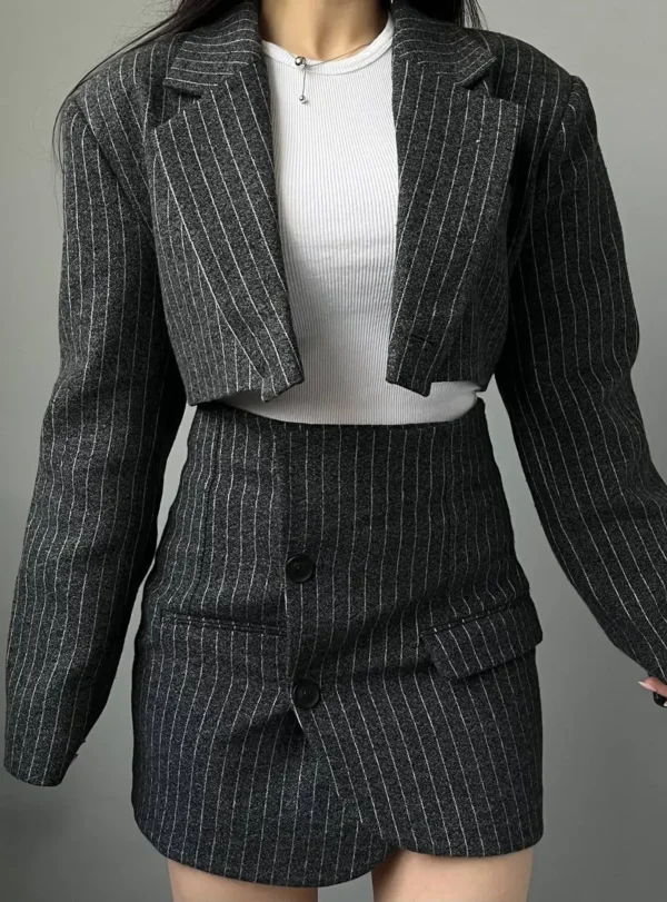 Костюм-двійка у смужку – темно-сірий