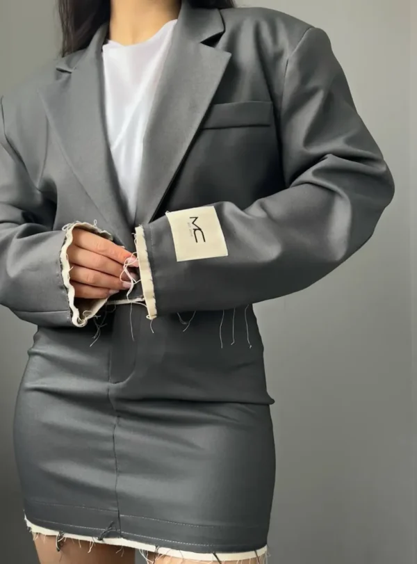 Костюм-двійка з необробленим краєм — сірий