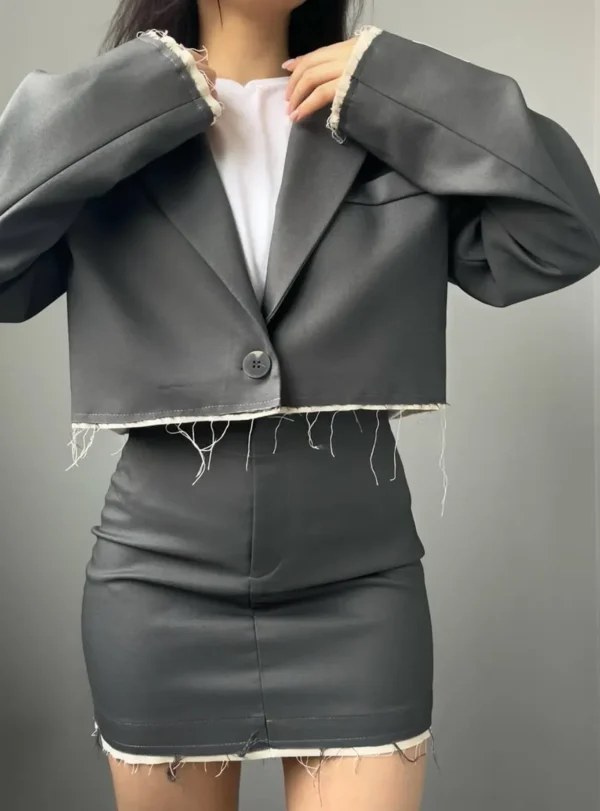 Костюм-двійка з необробленим краєм — сірий