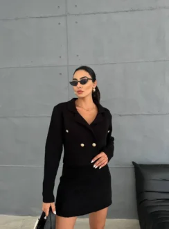 Костюм–двійка з золотими ґудзиками — чорний