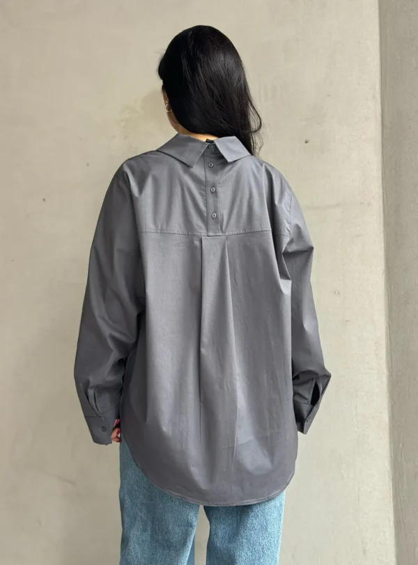 Сорочка з декоративною спинкою — графіт