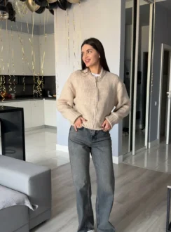 Теплий пуловер на застібці — бежевий