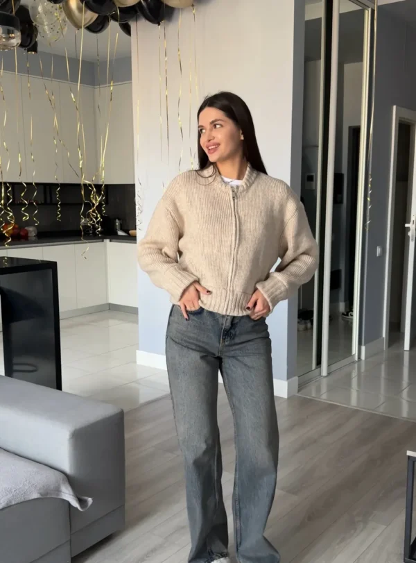 Теплий пуловер на застібці — бежевий