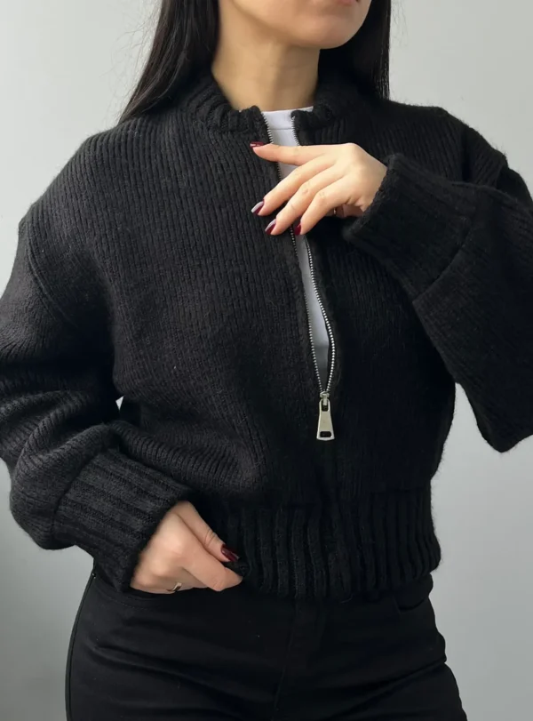 Теплий пуловер на застібці — чорний