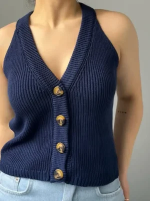 Топ вʼязаний — синій