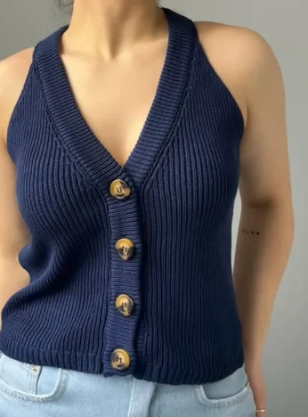 Топ вʼязаний — синій