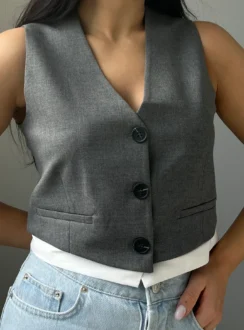 Жилет короткий класичний — сірий