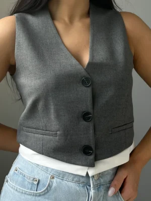 Жилет короткий класичний — сірий