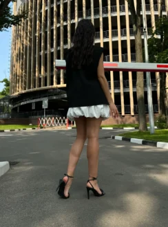 Жилет з розрізом класичний — чорний