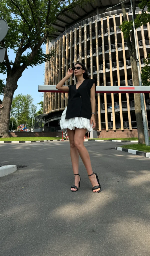 Жилет з розрізом класичний — чорний