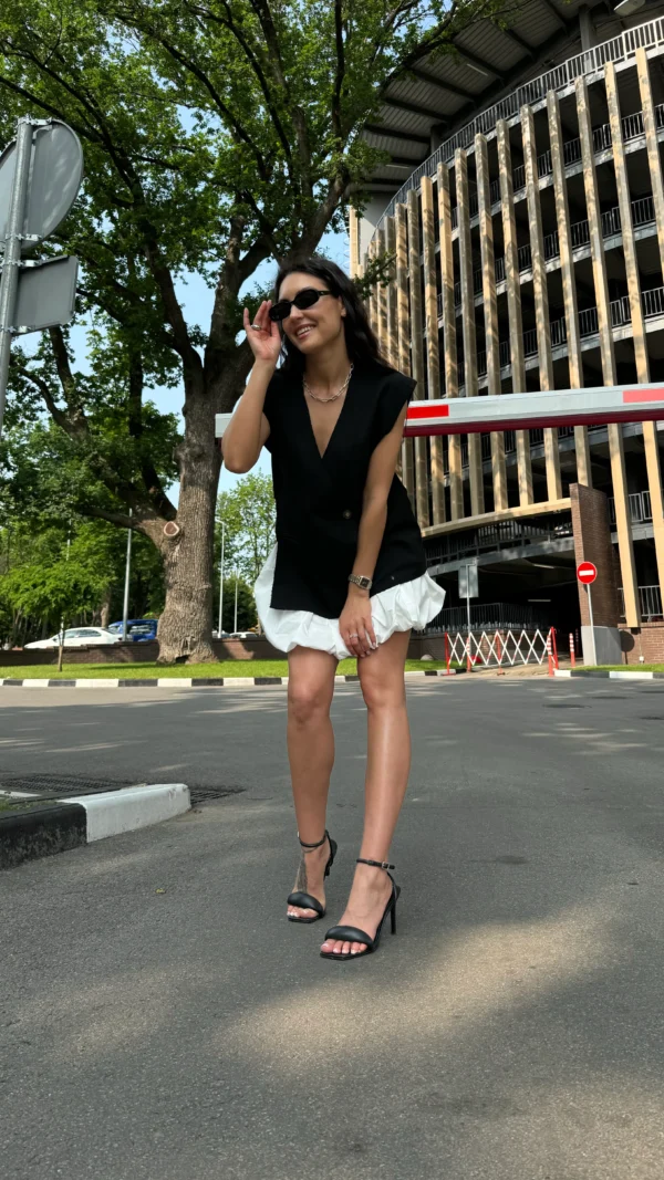 Жилет з розрізом класичний — чорний