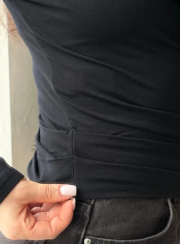 Елегантний лонг з прямим вирізом - чорний - Image 3