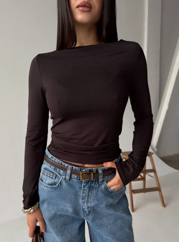 Elegant long dress with a straight neckline - brown1