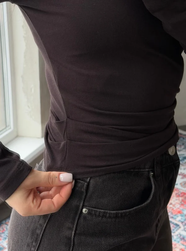 Elegant long dress with a straight neckline - brown