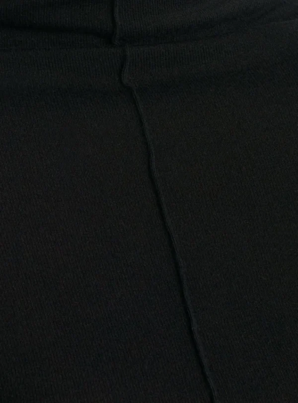 Long with a neck and a rib in the center - black