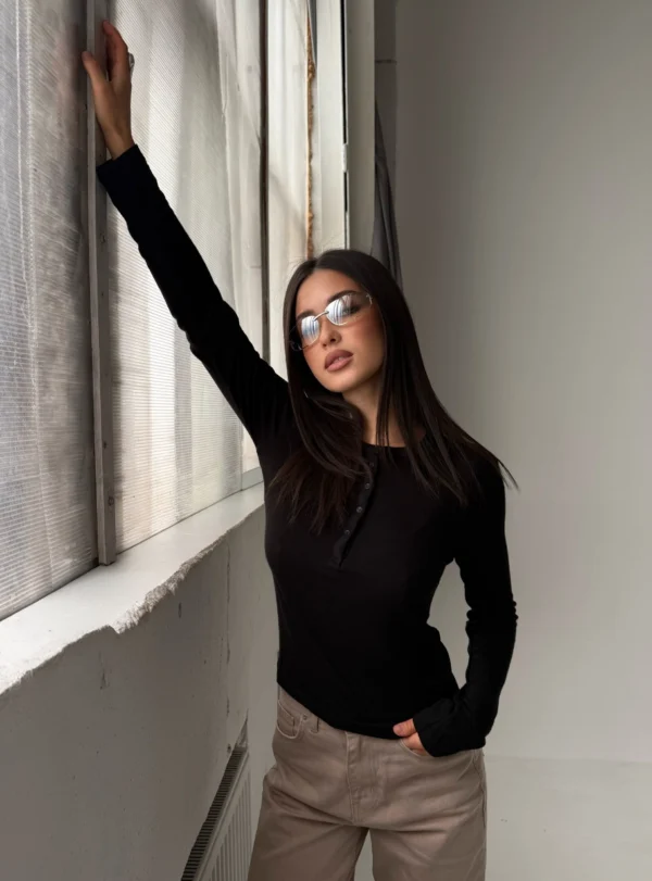 Базовий лонг з ґудзиками - чорний - Image 3