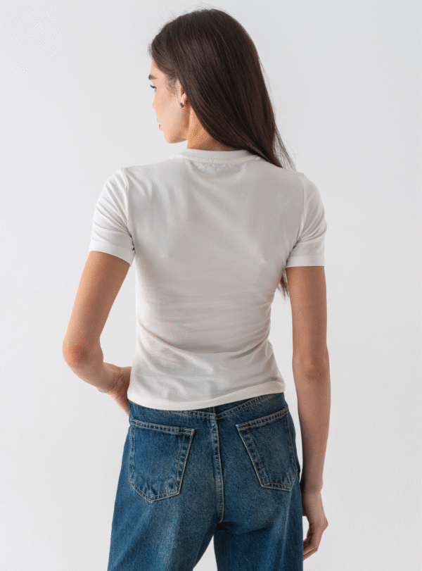 Приталена футболка NAGOLOS’ - молочний - Зображення 3