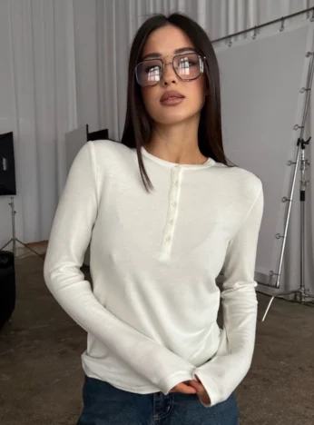 Basic long with buttons - milky