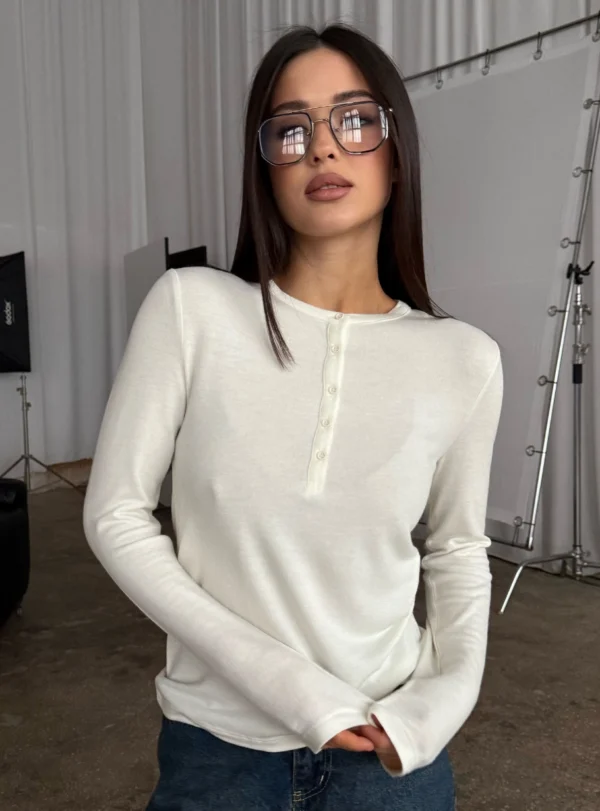 Basic long with buttons - milky