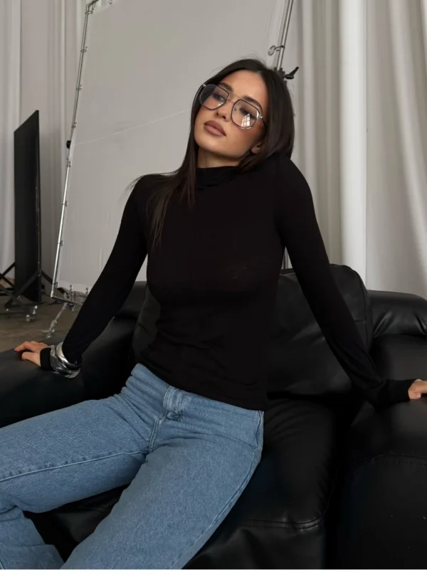 Лонг з горловиною та рубчиком по центру - чорний - Image 4